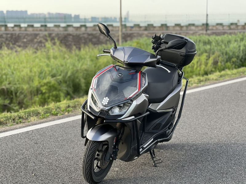 QJMOTOR 鸿150RS
