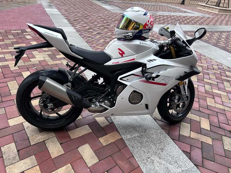 张雪机车 500RR