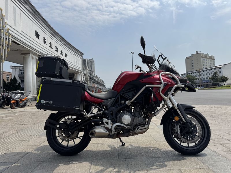 贝纳利 金鹏 TRK502