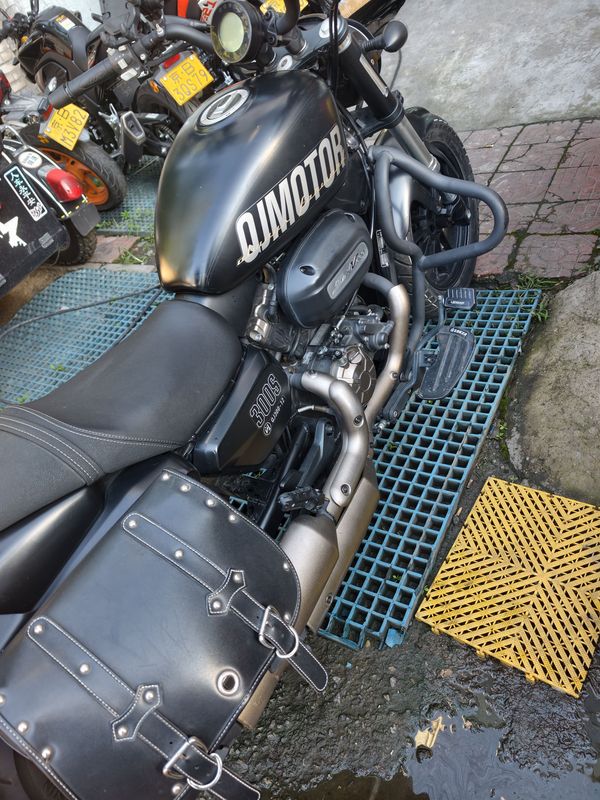 QJMOTOR 闪300S