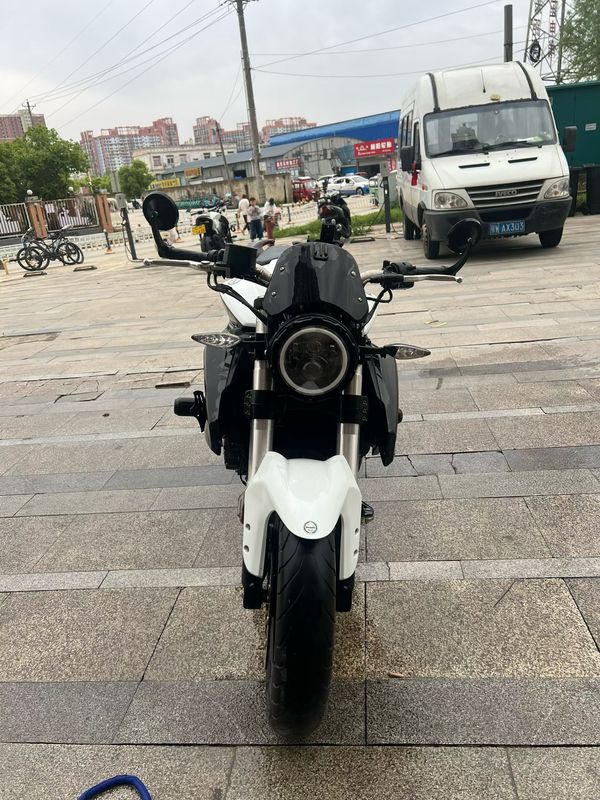 贝纳利 TNT600i