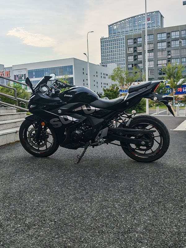 豪爵铃木 GSX250R