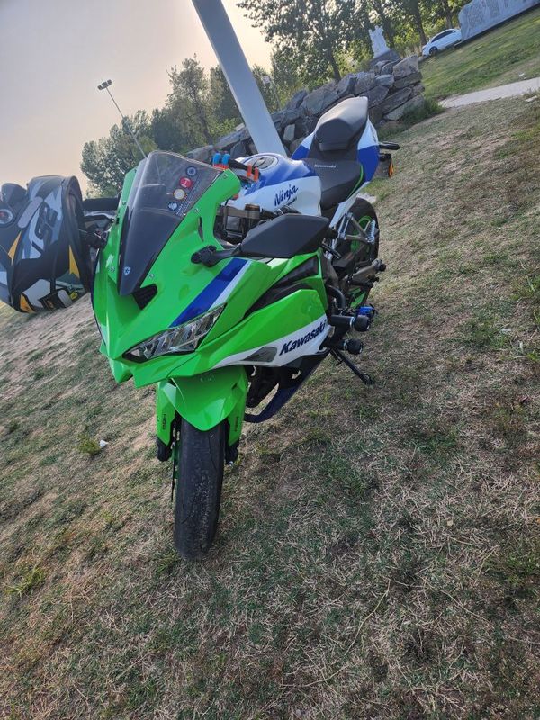川崎 ZX-4R
