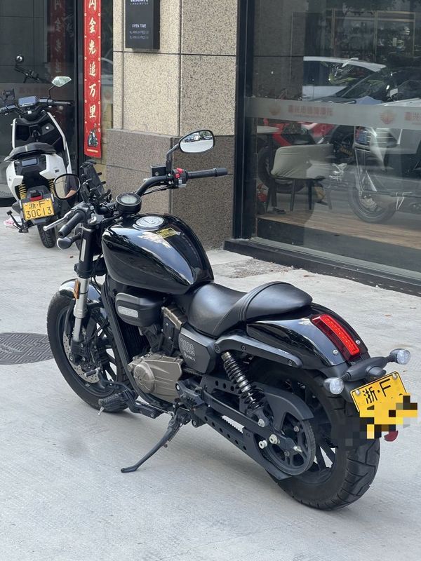 QJMOTOR 闪300S