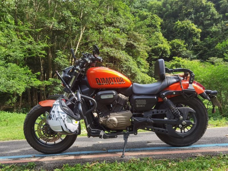 QJMOTOR 闪300S