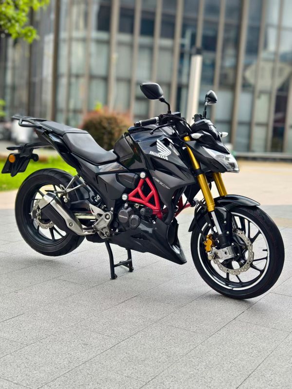 五羊本田 CB190R 暴锋眼
