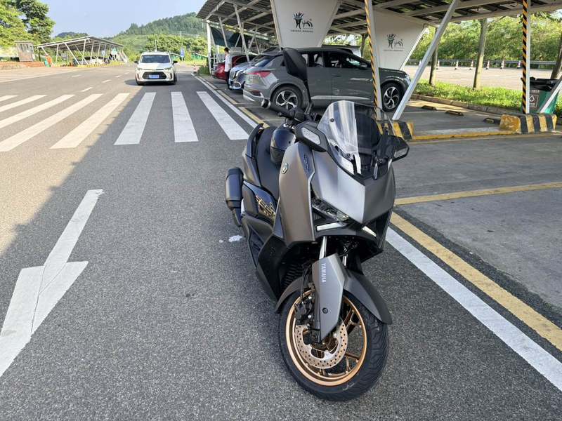 雅马哈 XMAX