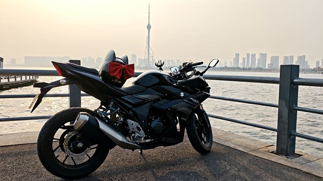 豪爵铃木 GSX250R