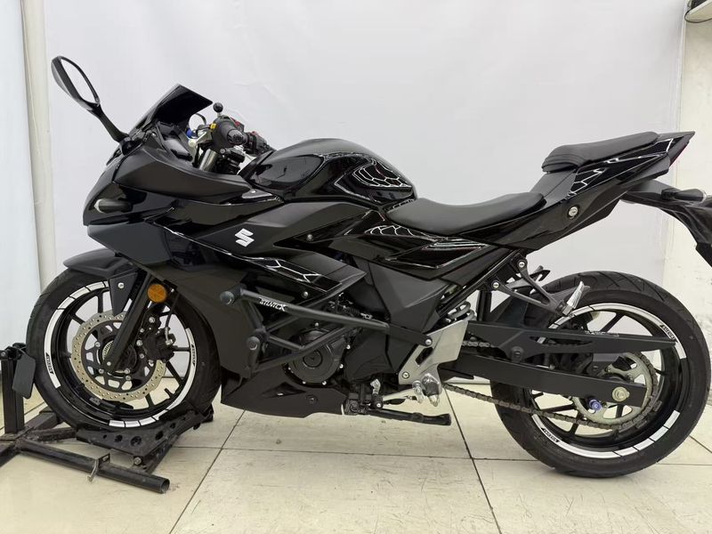 豪爵铃木 GSX250R