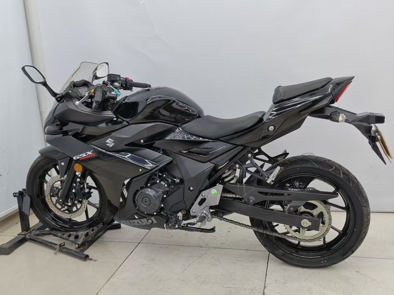 豪爵铃木 GSX250R