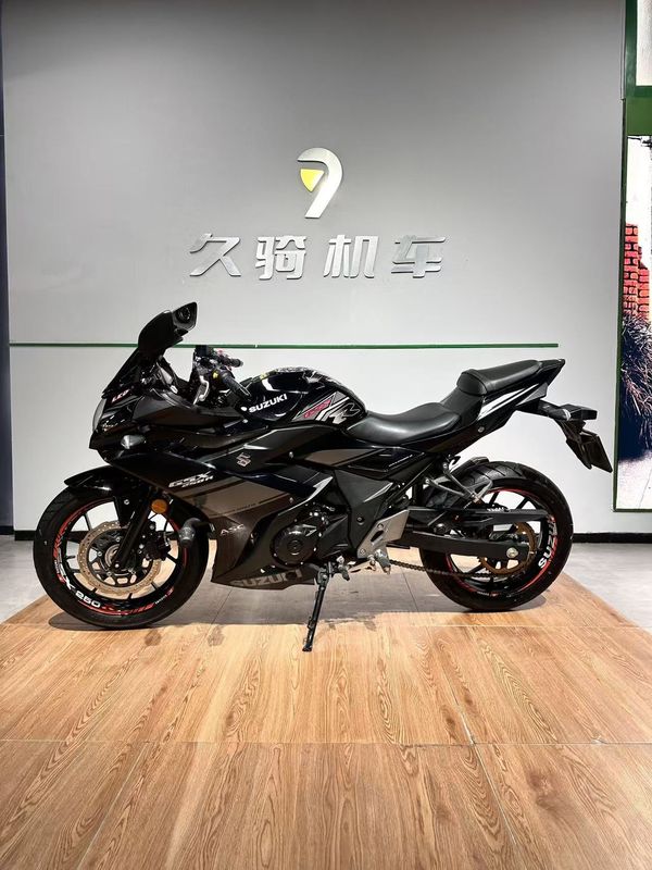 豪爵铃木 GSX250R