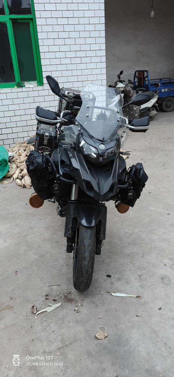 贝纳利 金鹏 TRK502