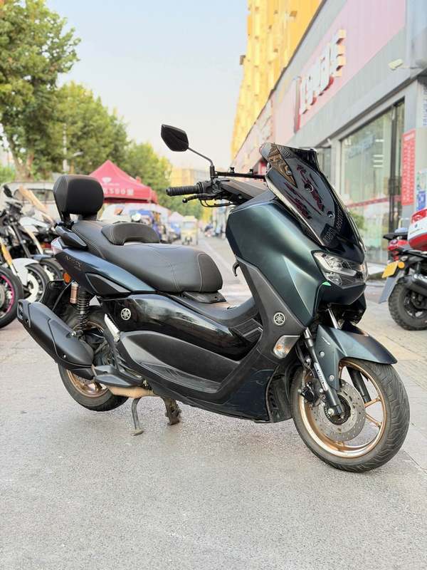 雅马哈 NMAX