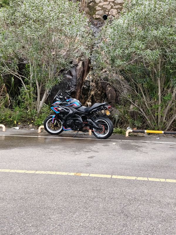 贝纳利 600 GC