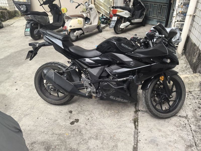 豪爵铃木 GSX250R
