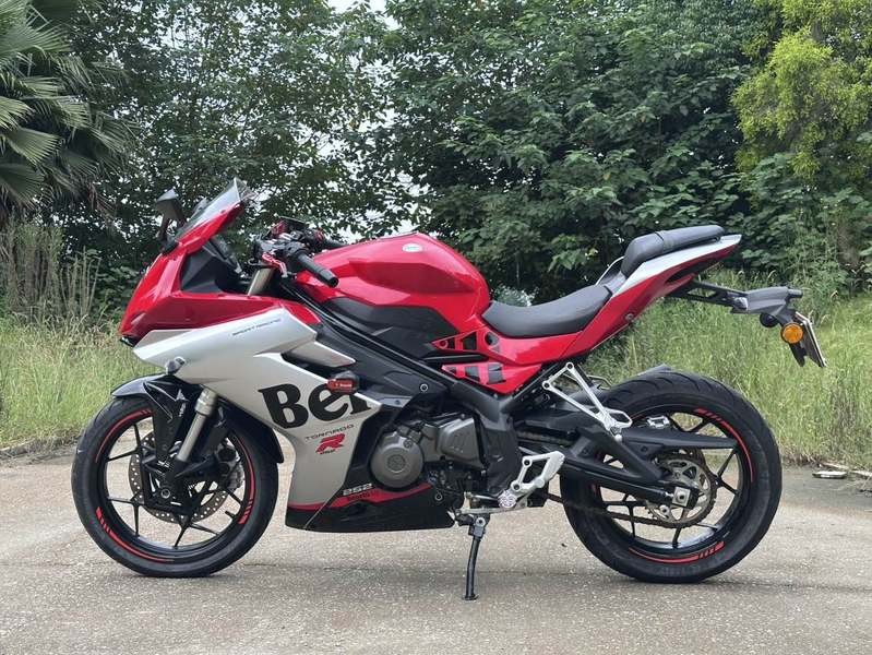 贝纳利 龙卷风 Tornado 252R