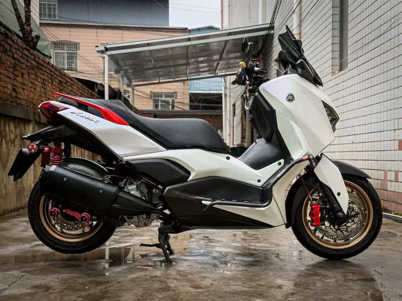 雅马哈 XMAX