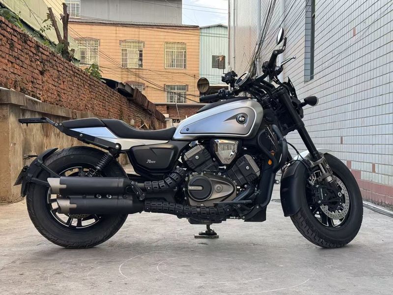 QJMOTOR 闪600