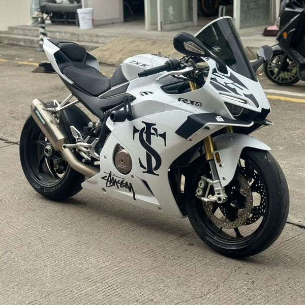张雪机车 500RR