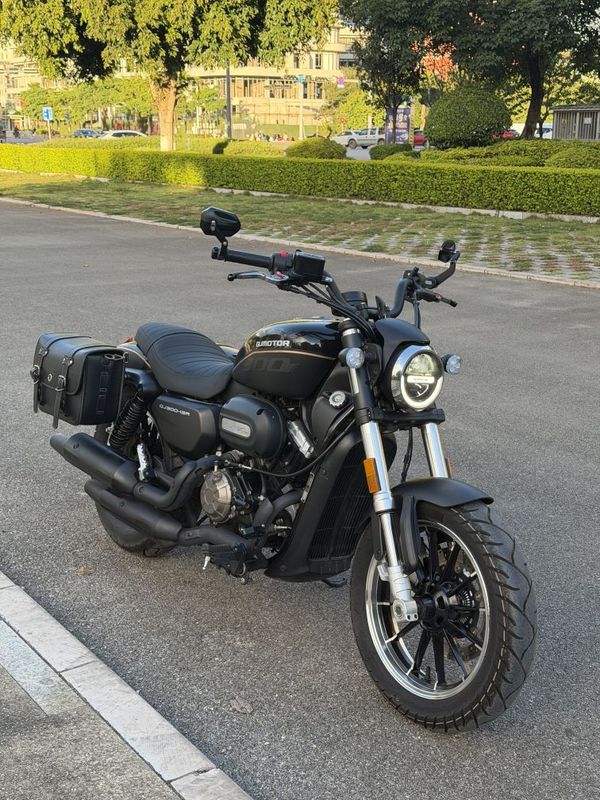 QJMOTOR 闪300S