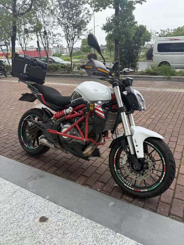 贝纳利 蓝宝龙 BN302S