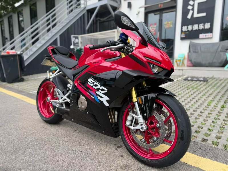 张雪机车 500RR