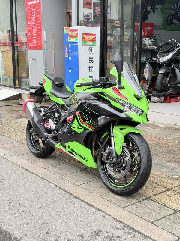 川崎 ZX-4R