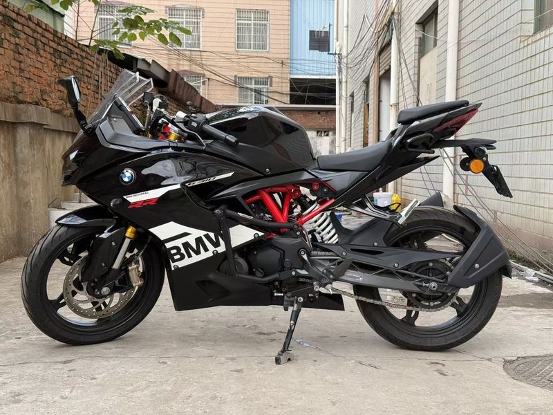 宝马 G 310 RR