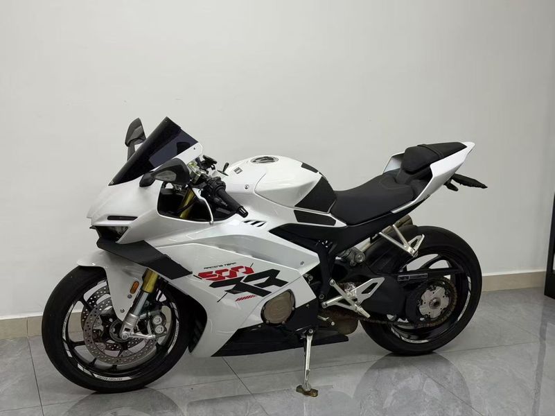 张雪机车 500RR