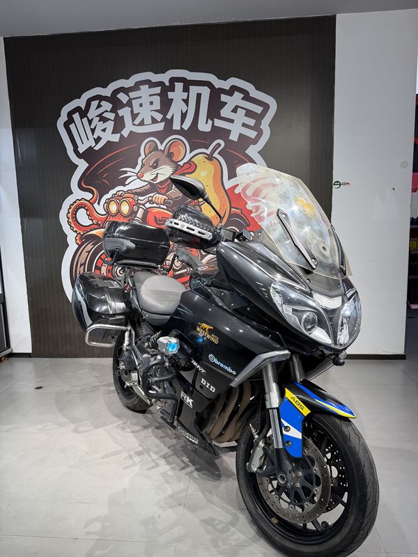 贝纳利 600 GC
