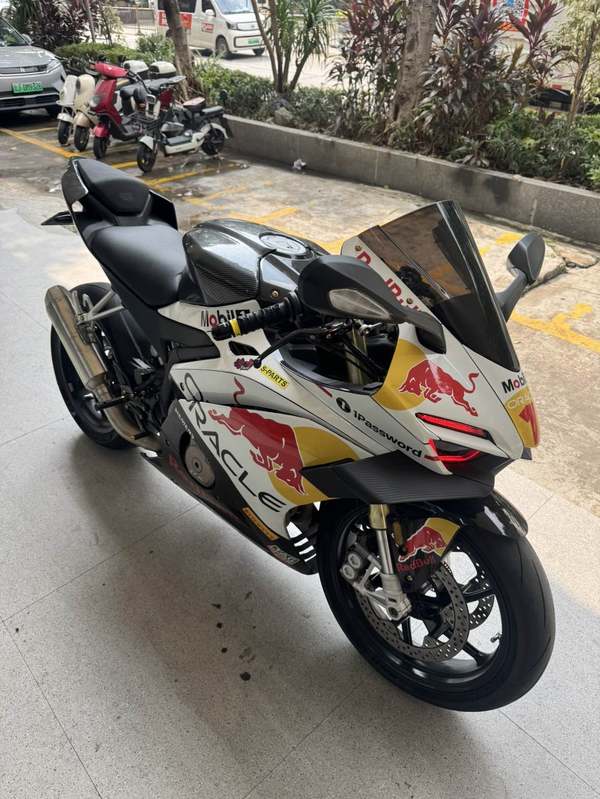 张雪机车 500RR