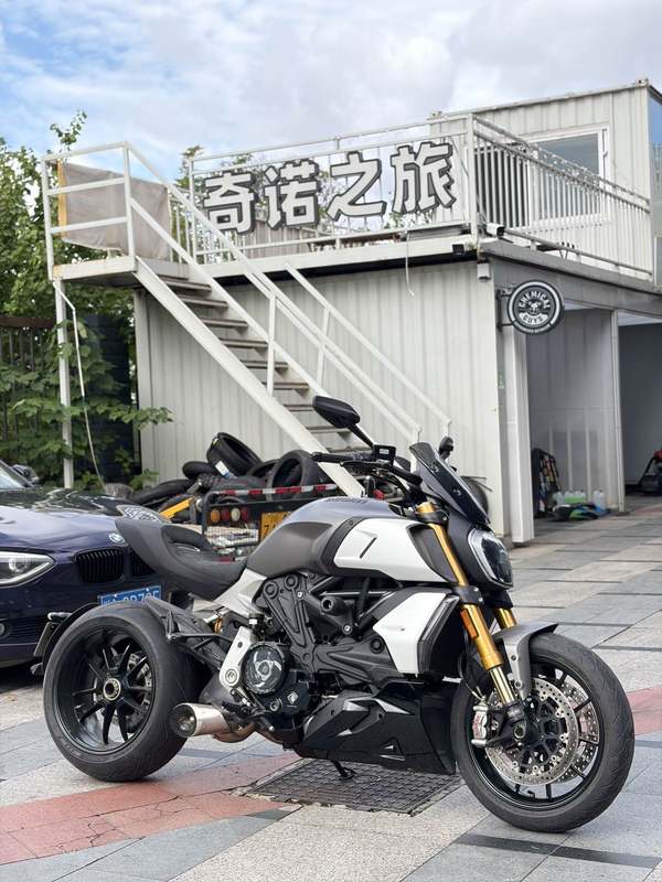 杜卡迪 Diavel 