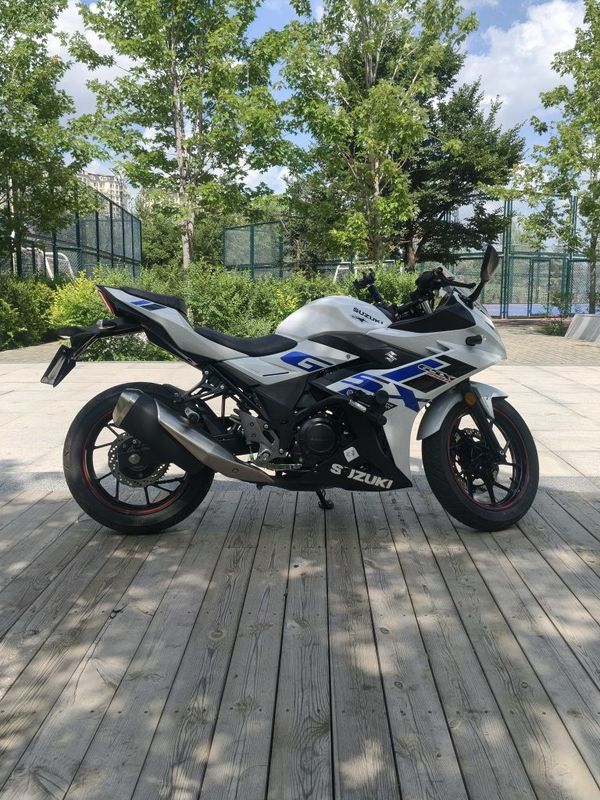豪爵铃木 GSX250R