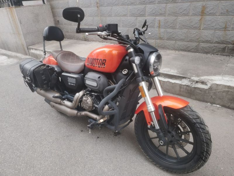 QJMOTOR 闪300S