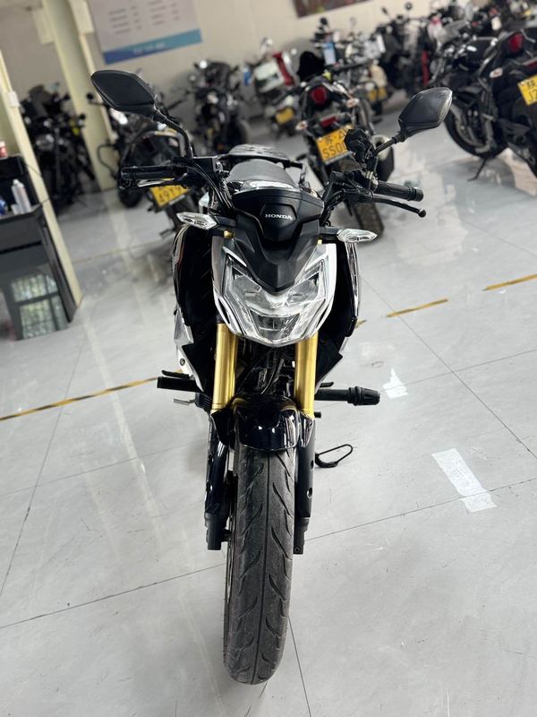五羊本田 CB190R 暴锋眼