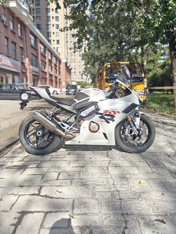 张雪机车 500RR