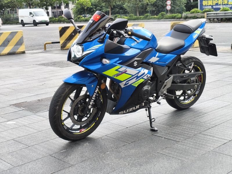 豪爵铃木 GSX250R
