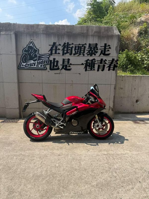 张雪机车 500RR