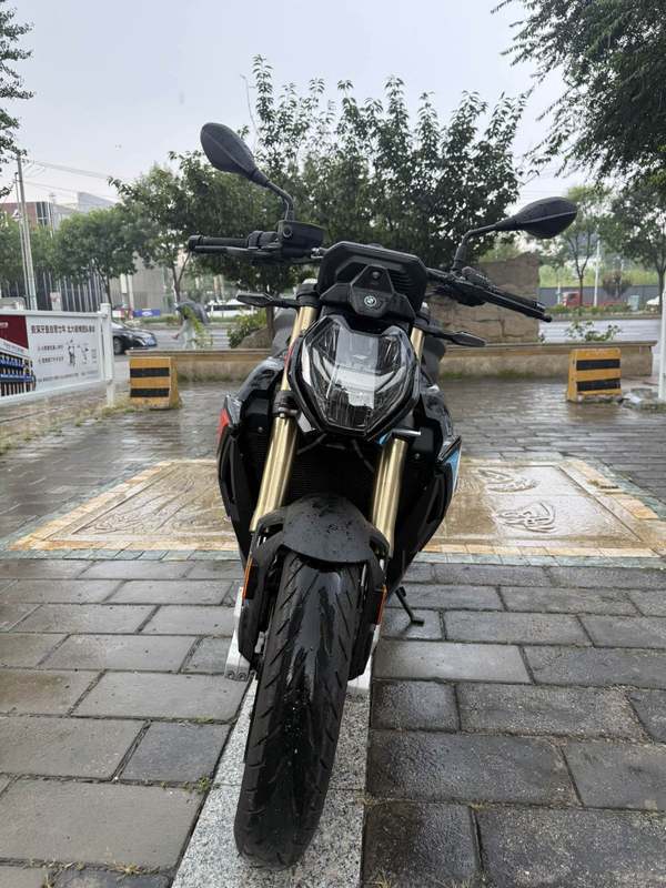 宝马 S 1000 R