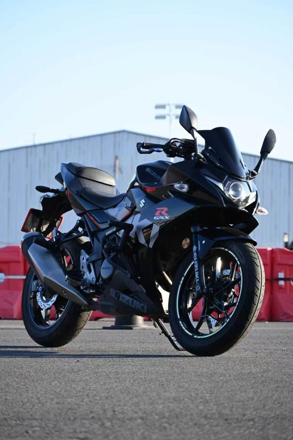 豪爵铃木 GSX250R