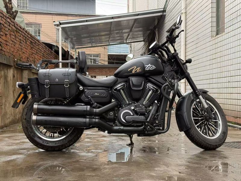 QJMOTOR 闪600
