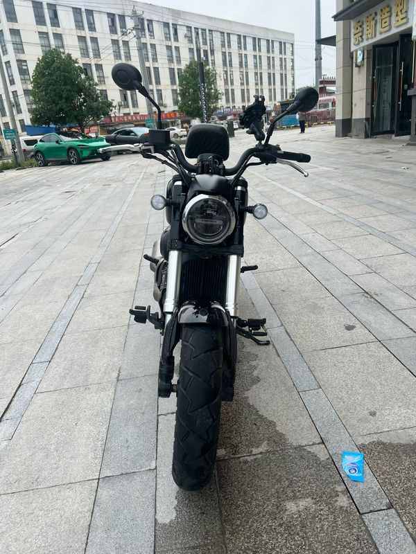 QJMOTOR 闪300S