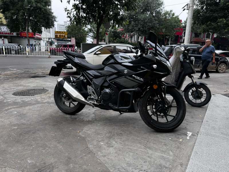 豪爵铃木 GSX250R