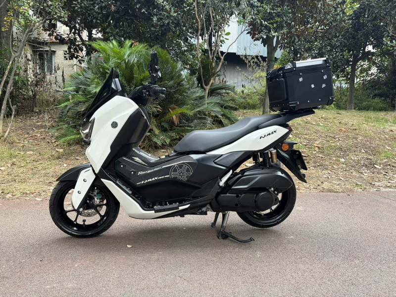 雅马哈 NMAX