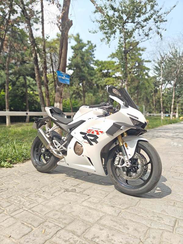 张雪机车 500RR