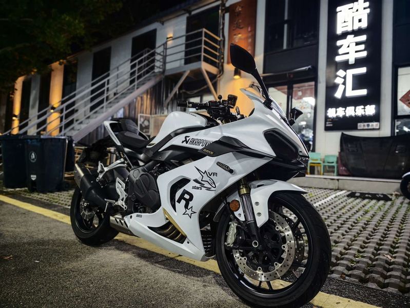 QJMOTOR 赛800