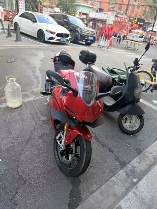张雪机车 500RR