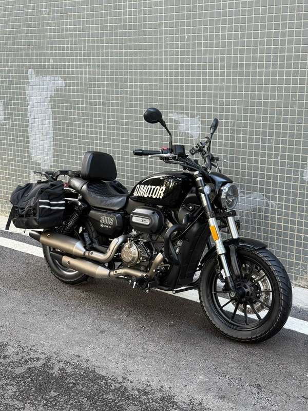QJMOTOR 闪300S