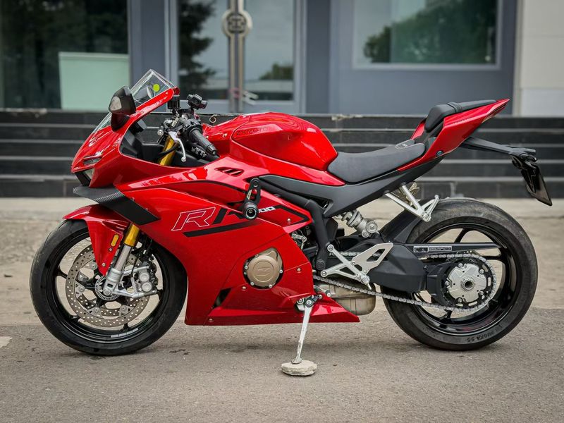 张雪机车 500RR