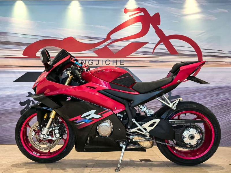 张雪机车 500RR
